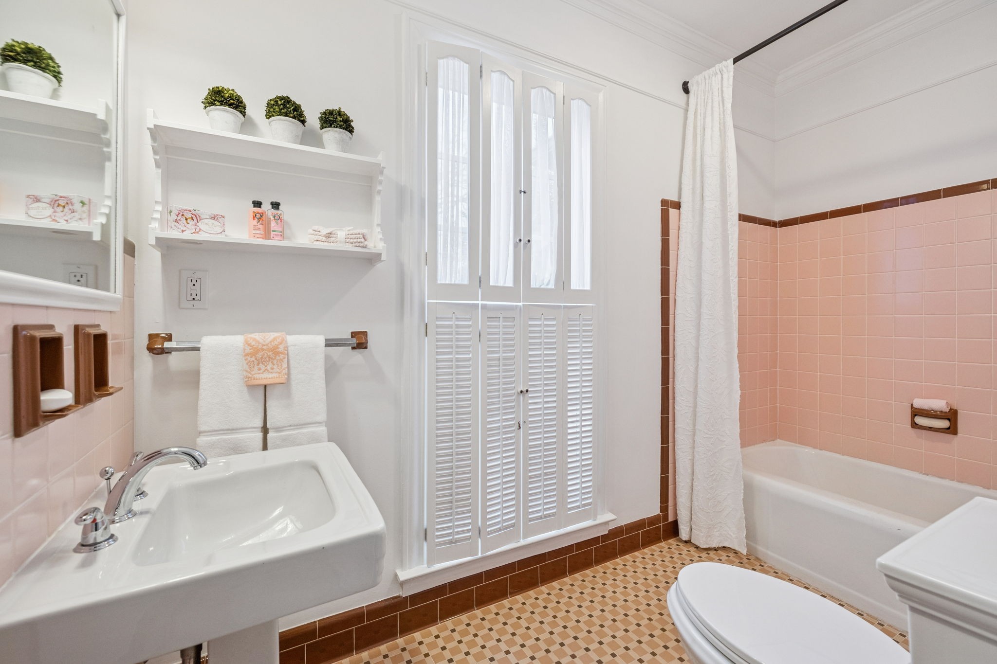 6012 Hickory Valley Road Nashville, TN 37209 - Photo 35 of 60 a bathroom with a sink a toilet and shower curtain