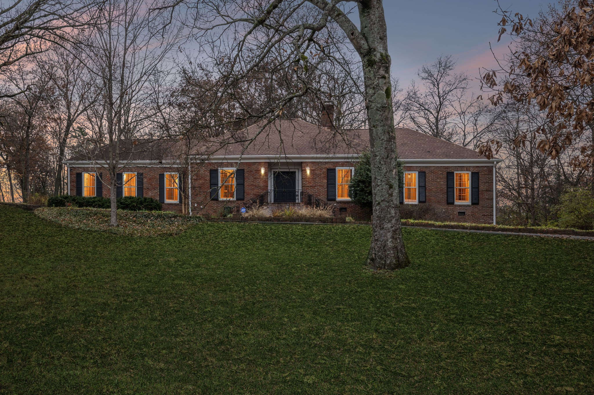 6012 Hickory Valley Road Nashville, TN 37209 - Photo 59 of 60 front view of house with a yard