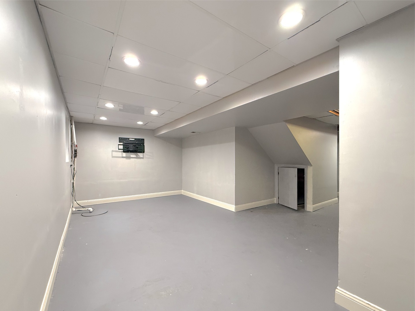 3542 Ronald Road Crete, IL 60417 - Photo 20 of 22 an empty room with a empty space and windows