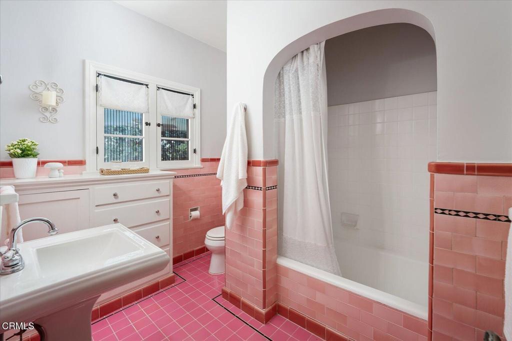 752 Glenview Road Glendale, CA 91202 - Photo 35 of 64 44-Bathroom