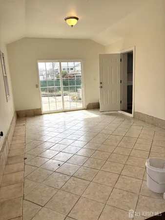 $3,800 | 210 2nd Street, Middlesex, NJ 08846