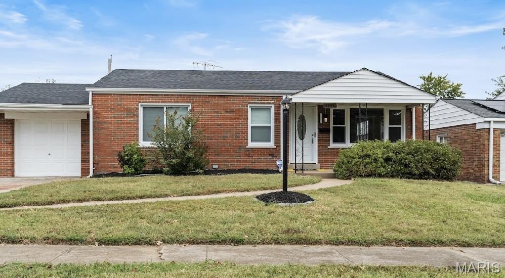 1141 St Cyr Road St. Louis, MO 63137 - Photo 1 of 21