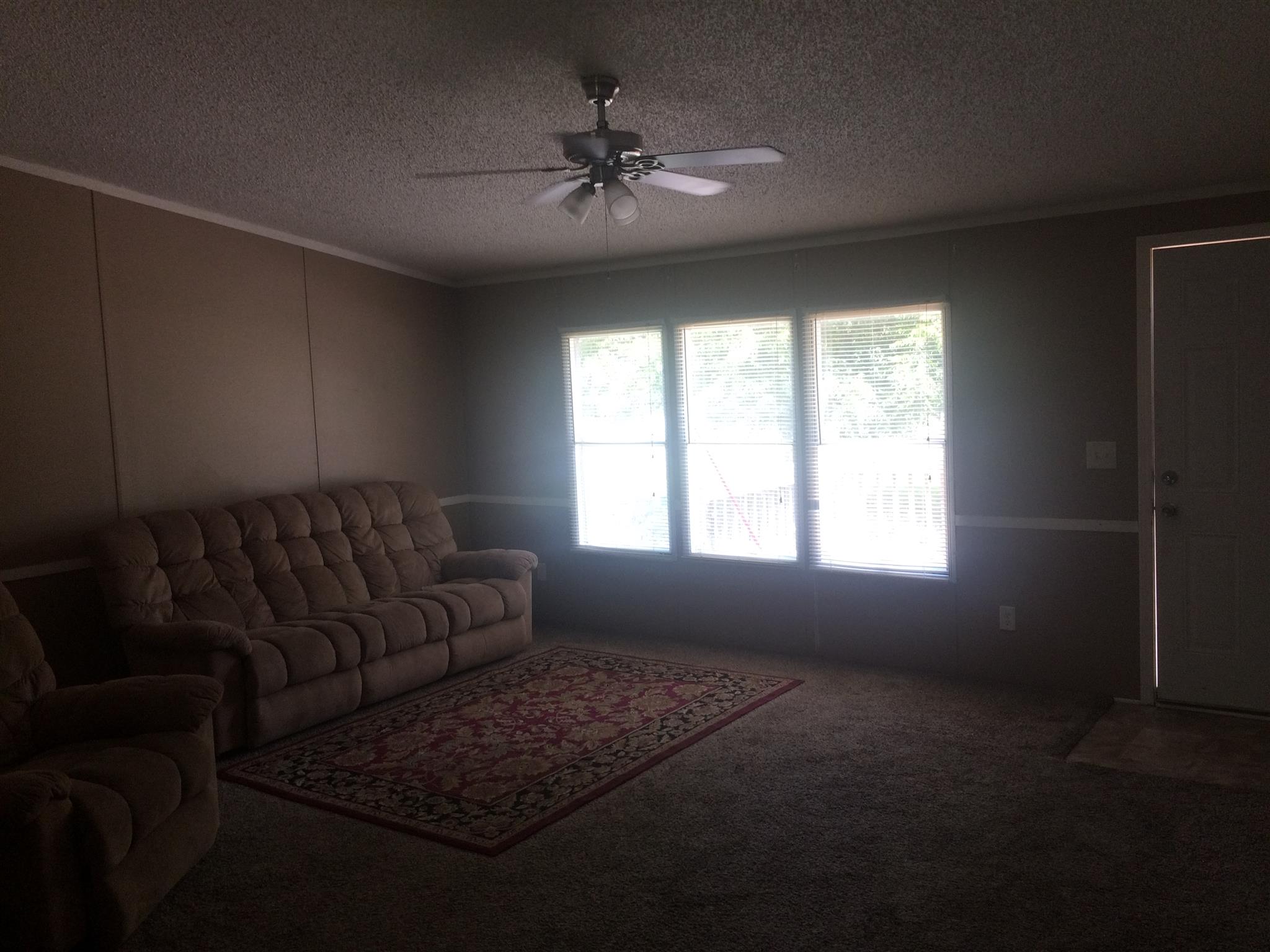 124 Rocky Road Lebanon, TN 37087 - Photo 3 of 10 Spacious living room at entrance