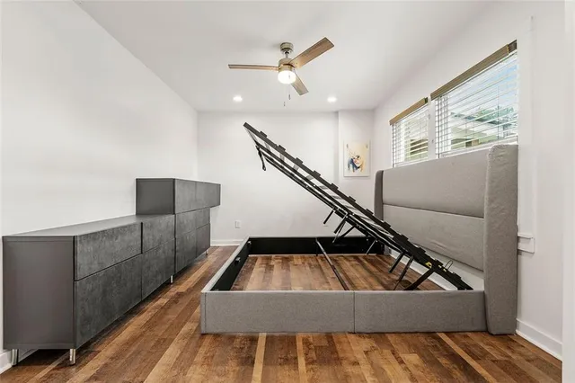 a view of entryway and kitchen