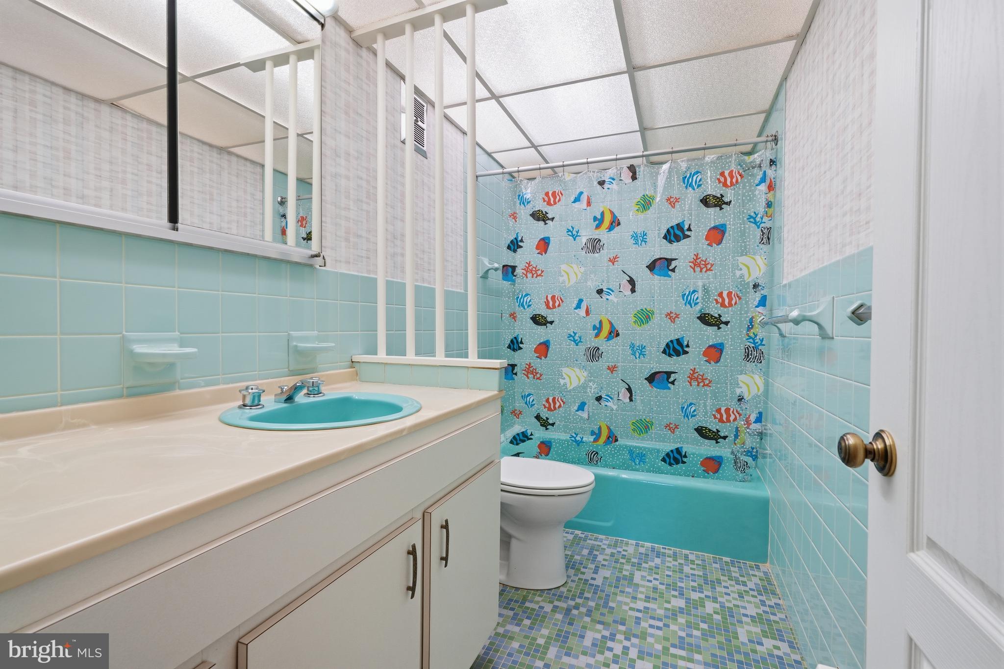 775 River Road Yardley, PA 19067 - Photo 50 of 75 Upper level hall bath