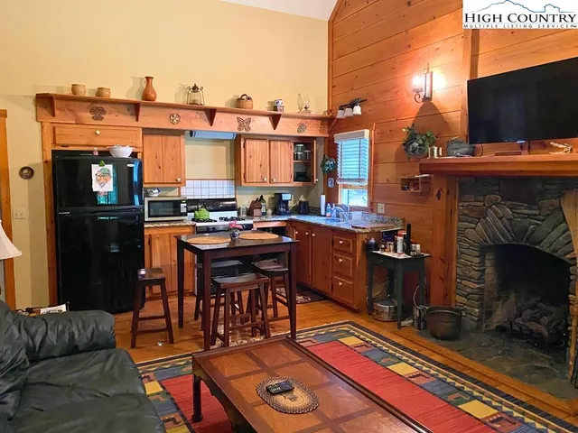 $1,600 | 405 Ballou Mills Road, Grassy Creek, NC 28631