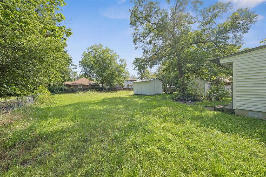 909 East High Street Terrell, TX 75160 - Photo 23 of 24 a big yard with lots of green space and plants
