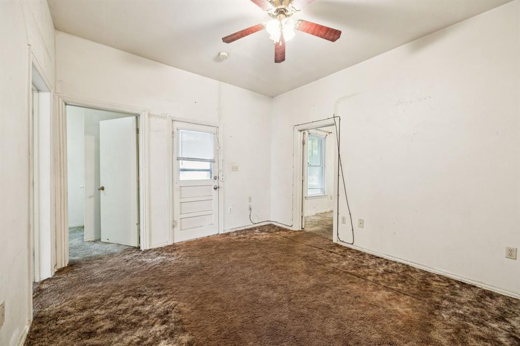 909 East High Street Terrell, TX 75160 - Photo 3 of 24 a view of a room with an empty room