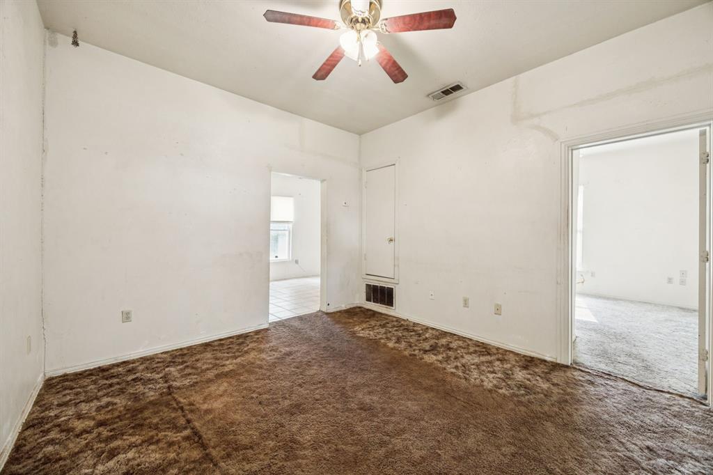 909 East High Street Terrell, TX 75160 - Photo 5 of 24 a view of a big room with closet and chandelier fan