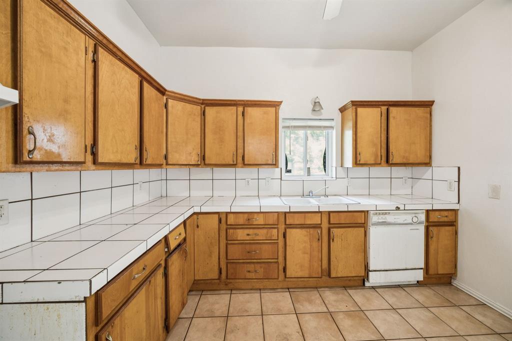 909 East High Street Terrell, TX 75160 - Photo 7 of 24 a utility room with cabinets