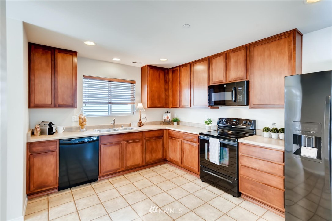 3094 Walker Road DuPont, WA 98327 - Photo 8 of 25