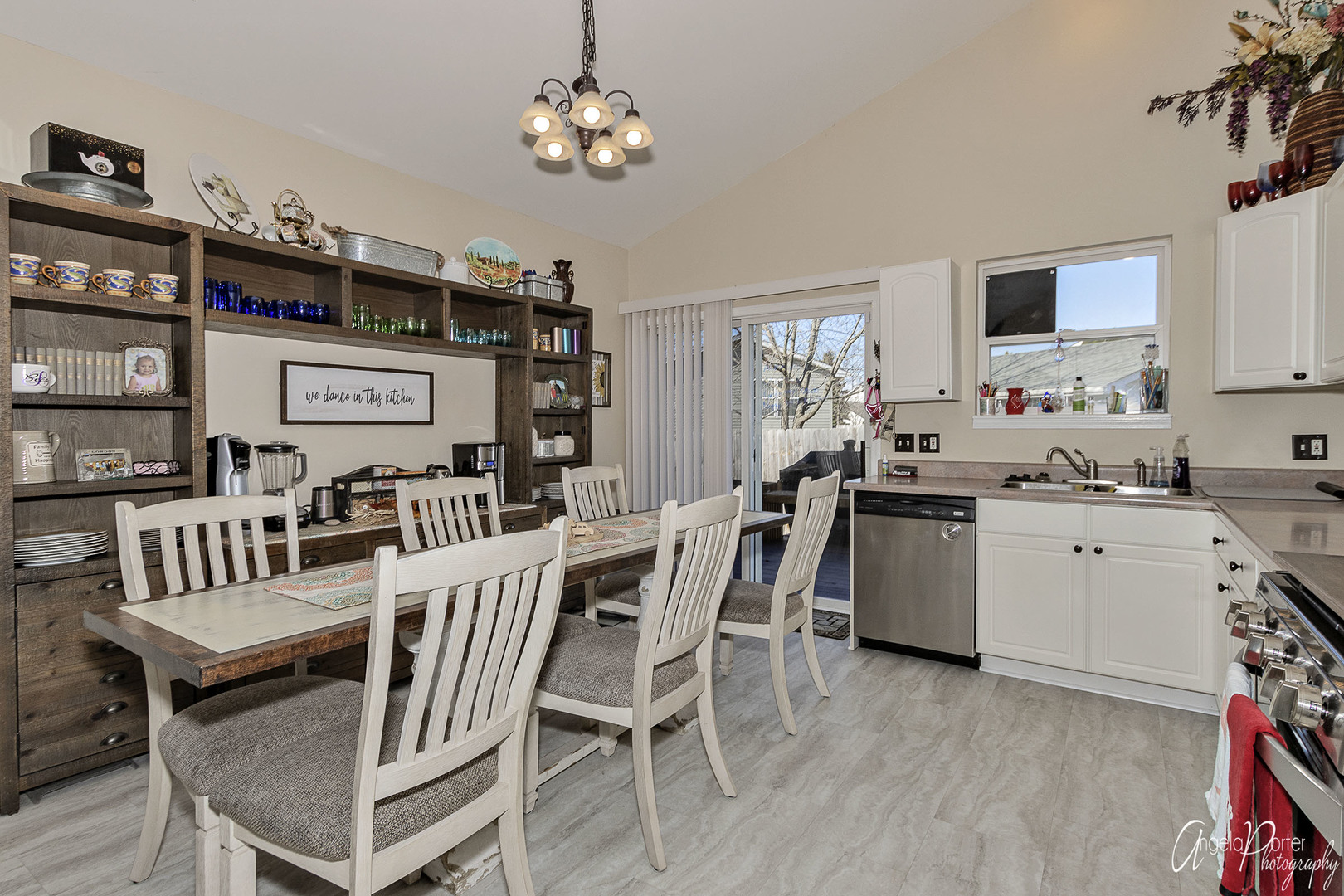 4021 Ridge Court Zion, IL 60099 - Photo 8 of 27