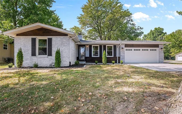 $315,000 | 588 Westview Drive, Edwardsville, IL 62025