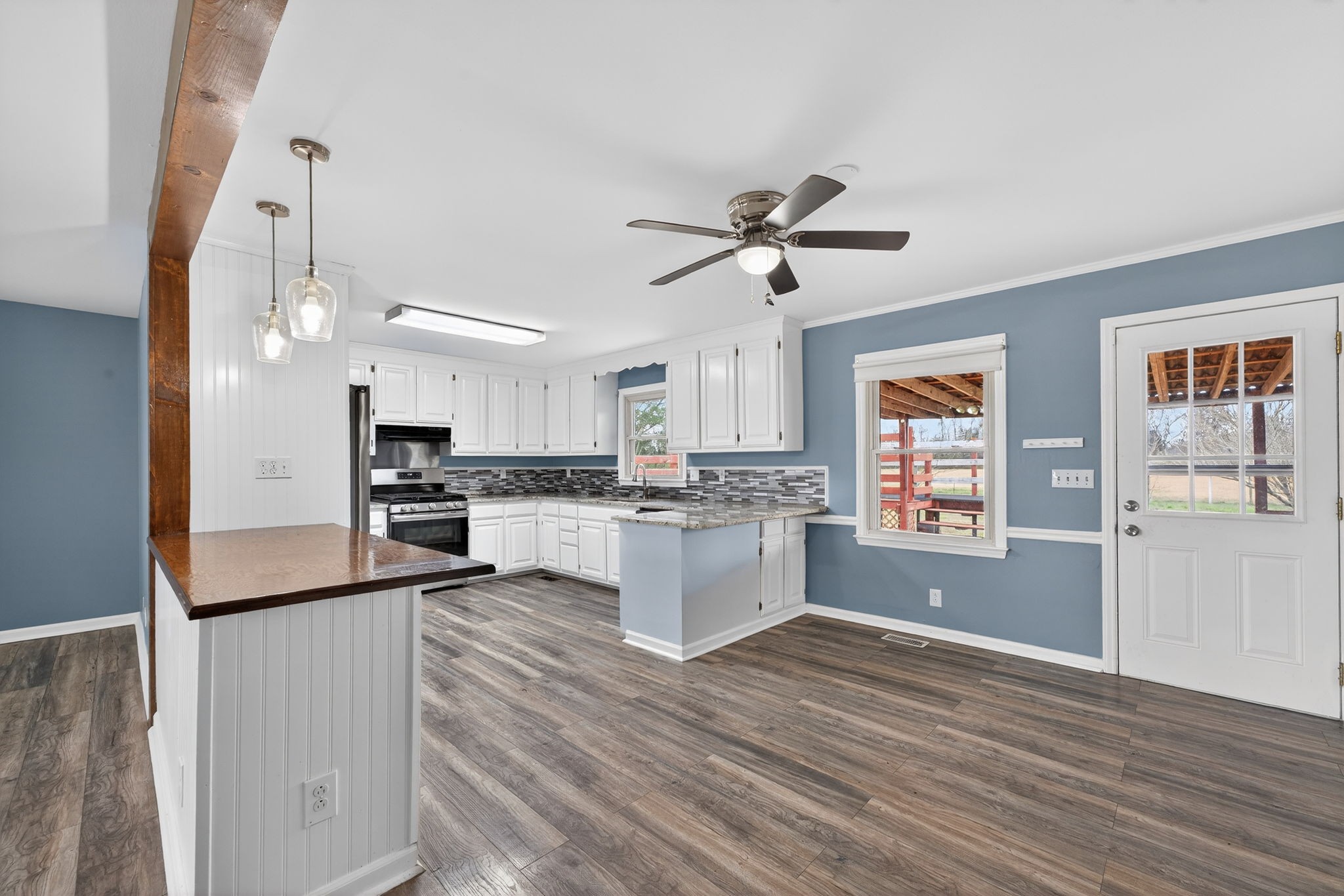4377 Windrow Road Rockvale, TN 37153 - Photo 4 of 22 a view of kitchen with sink microwave and refrigerator