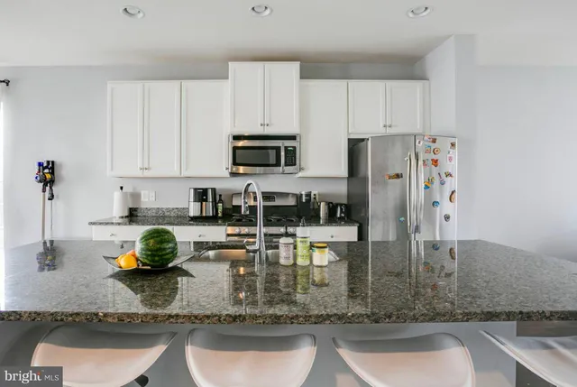 $2,975 | 22517 Phillips Street, Unit 1509, Clarksburg, MD 20871