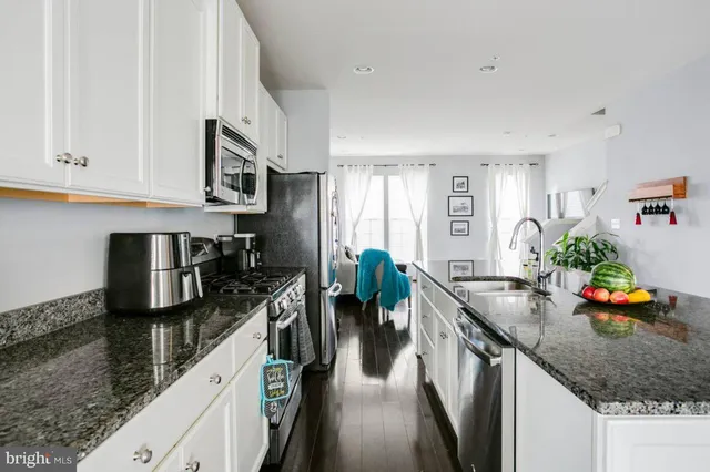 $2,975 | 22517 Phillips Street, Unit 1509, Clarksburg, MD 20871