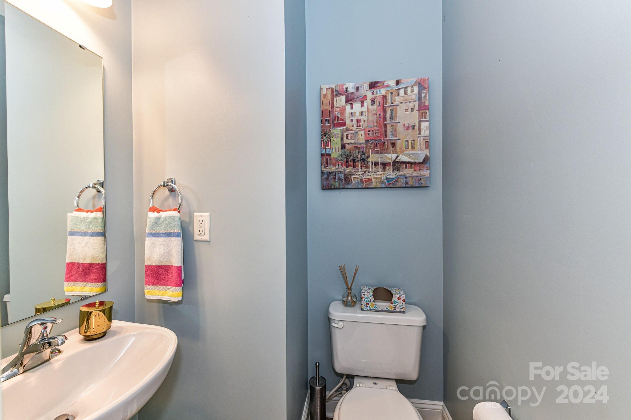 331 Hurston Circle Charlotte, NC 28208 - Photo 11 of 28 a bathroom with a toilet sink and mirror