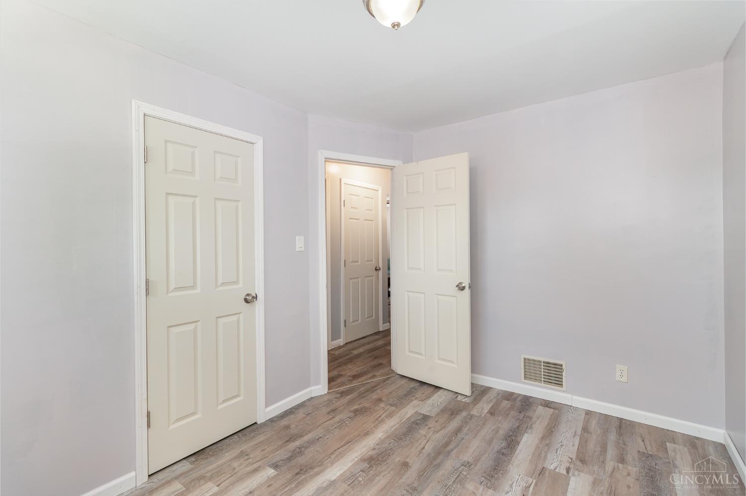 1127 Anderson Ferry Road Cincinnati, OH 45238 - Photo 10 of 21
