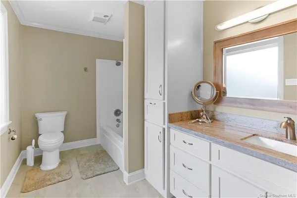 $749,000 | 4000 Locke Lane, Unit 9, Lake Charles, LA 70605