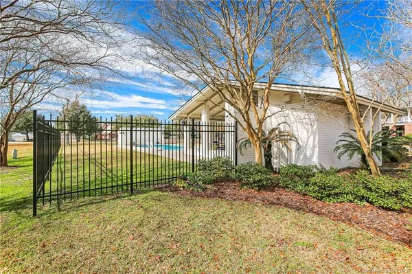 $749,000 | 4000 Locke Lane, Unit 9, Lake Charles, LA 70605