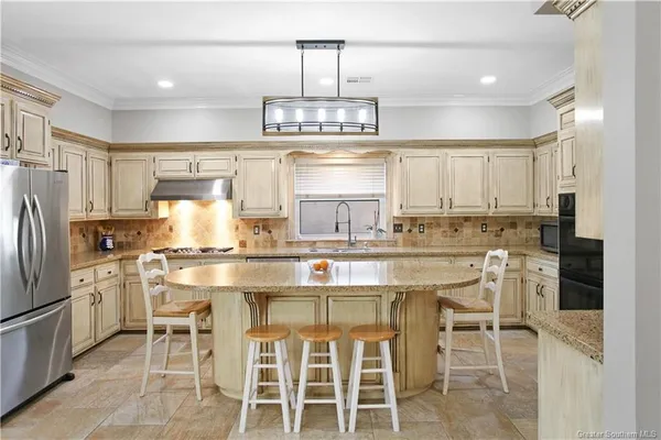 $749,000 | 4000 Locke Lane, Unit 9, Lake Charles, LA 70605