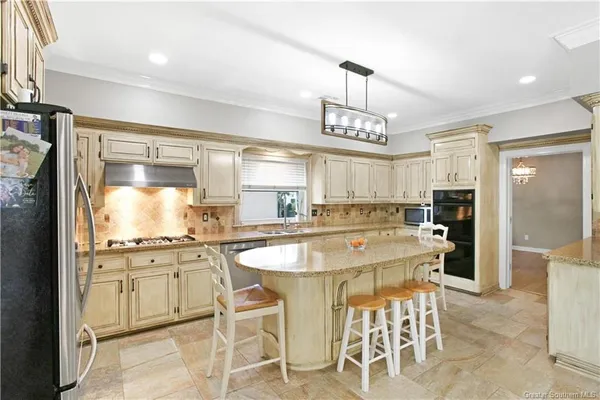 $749,000 | 4000 Locke Lane, Unit 9, Lake Charles, LA 70605