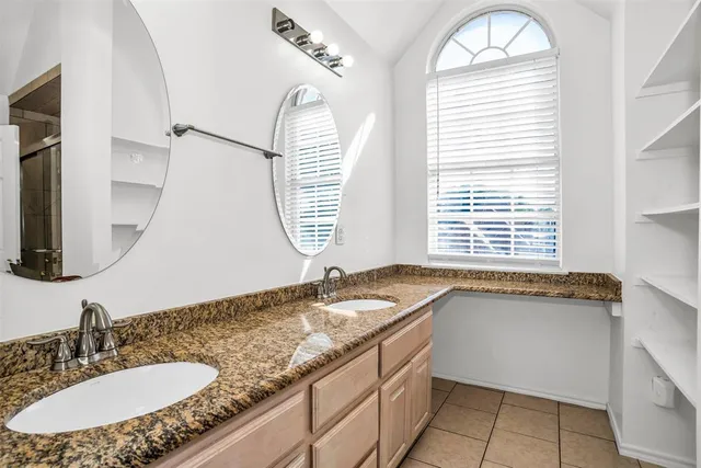 a view of a room with shelf