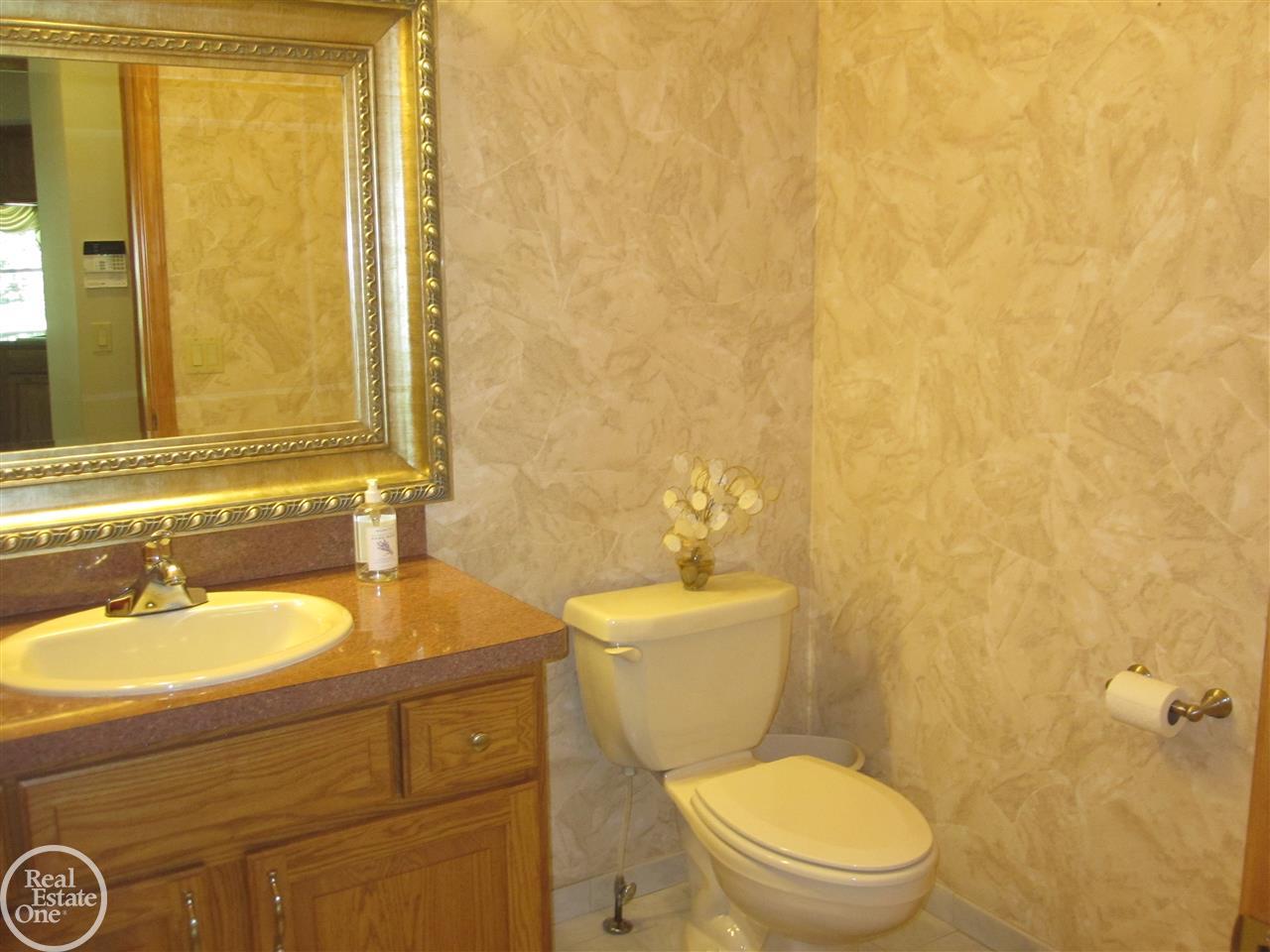 51172 Baker Road New Baltimore, MI 48047 - Photo 19 of 53 50019716-18.JPG