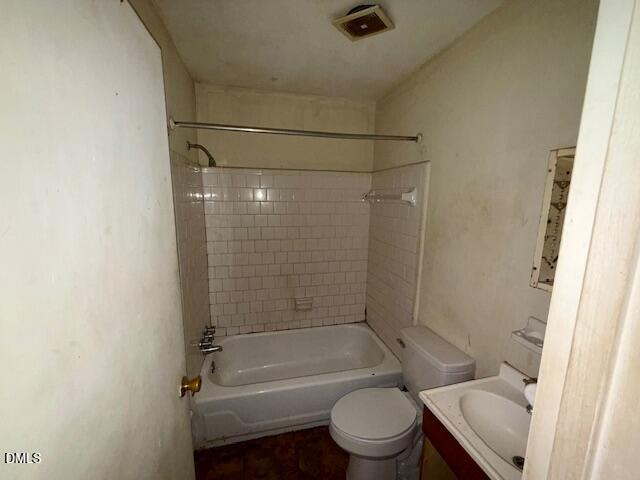 133 Hill Street Roxboro, NC 27573 - Photo 9 of 15 a bathroom with a toilet and a bath tub