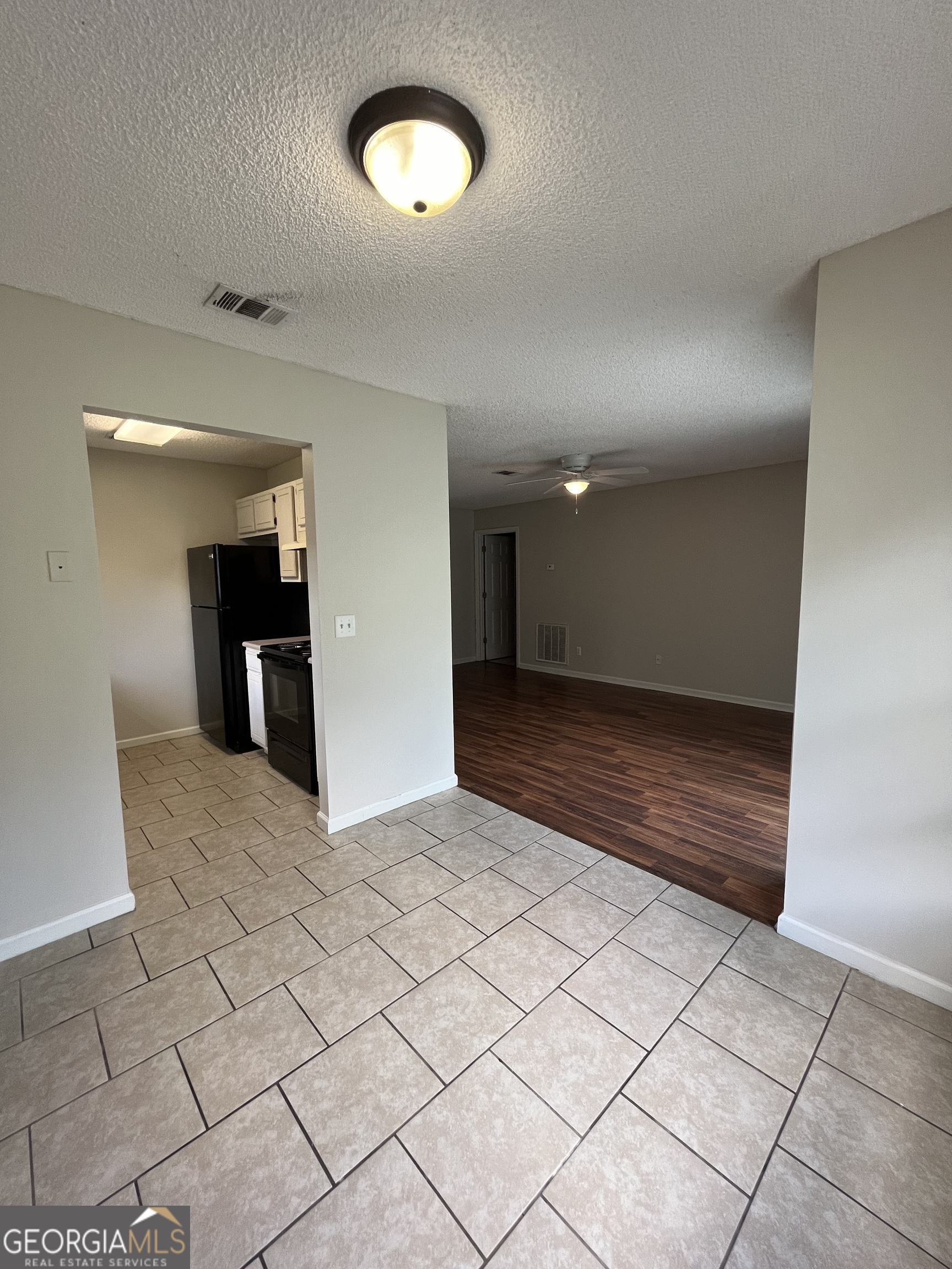 15 Talbot Court St. Marys, GA 31558 - Photo 12 of 20 a view of an empty room and a window