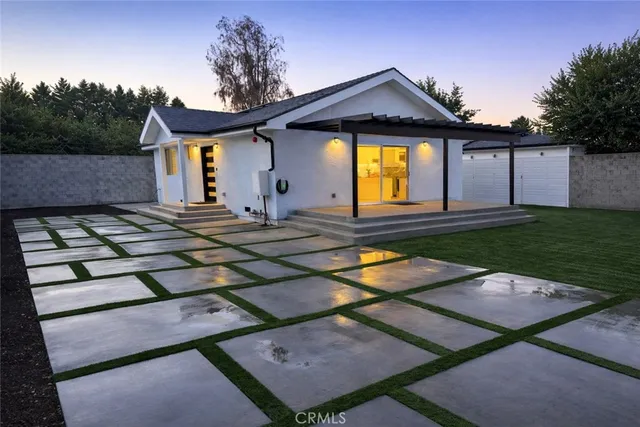 $3,445 | 22827 Calvert Street, Unit 1/2, Woodland Hills, CA 91367