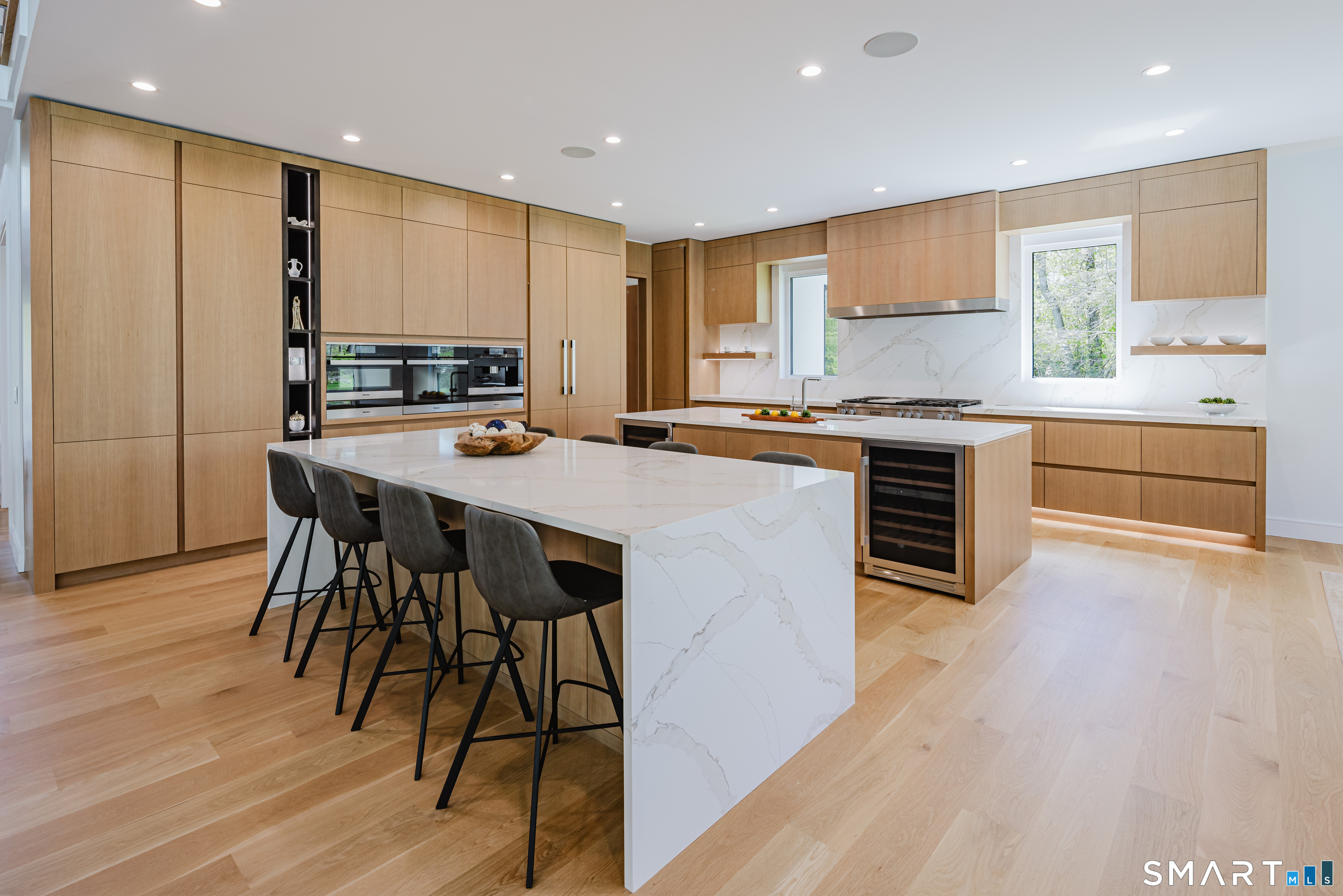 27 Old Oak Road Easton, CT 06612 - Photo 3 of 40 Gallery Image 3
