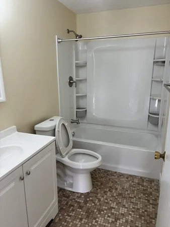 $2,400 | 406 Broadway, Unit 301, Lynn, MA 01904