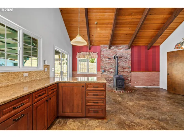 $750,000 | 37276 Camp Creek Road, Springfield, OR 97478