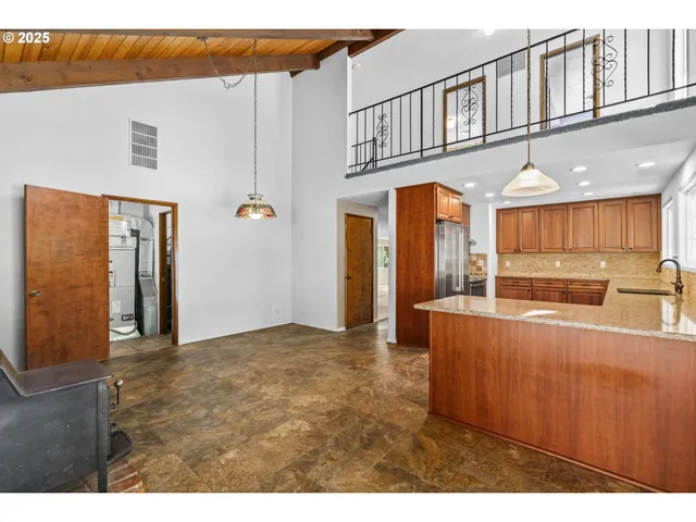 $750,000 | 37276 Camp Creek Road, Springfield, OR 97478