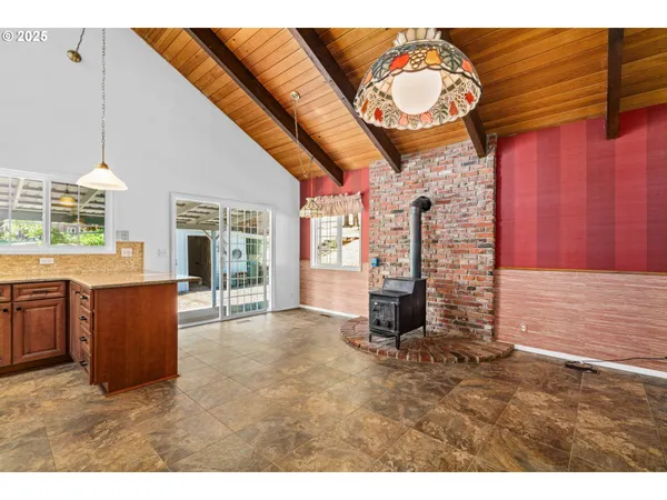 $750,000 | 37276 Camp Creek Road, Springfield, OR 97478