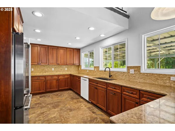 $750,000 | 37276 Camp Creek Road, Springfield, OR 97478