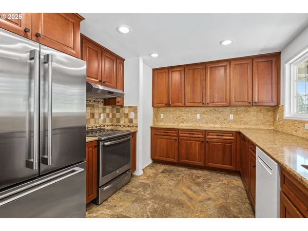 $750,000 | 37276 Camp Creek Road, Springfield, OR 97478