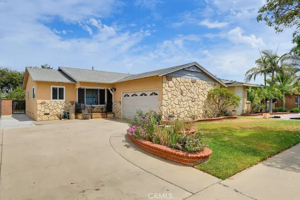 $759,900 | 2841 East 69th Street, Long Beach, CA 90805