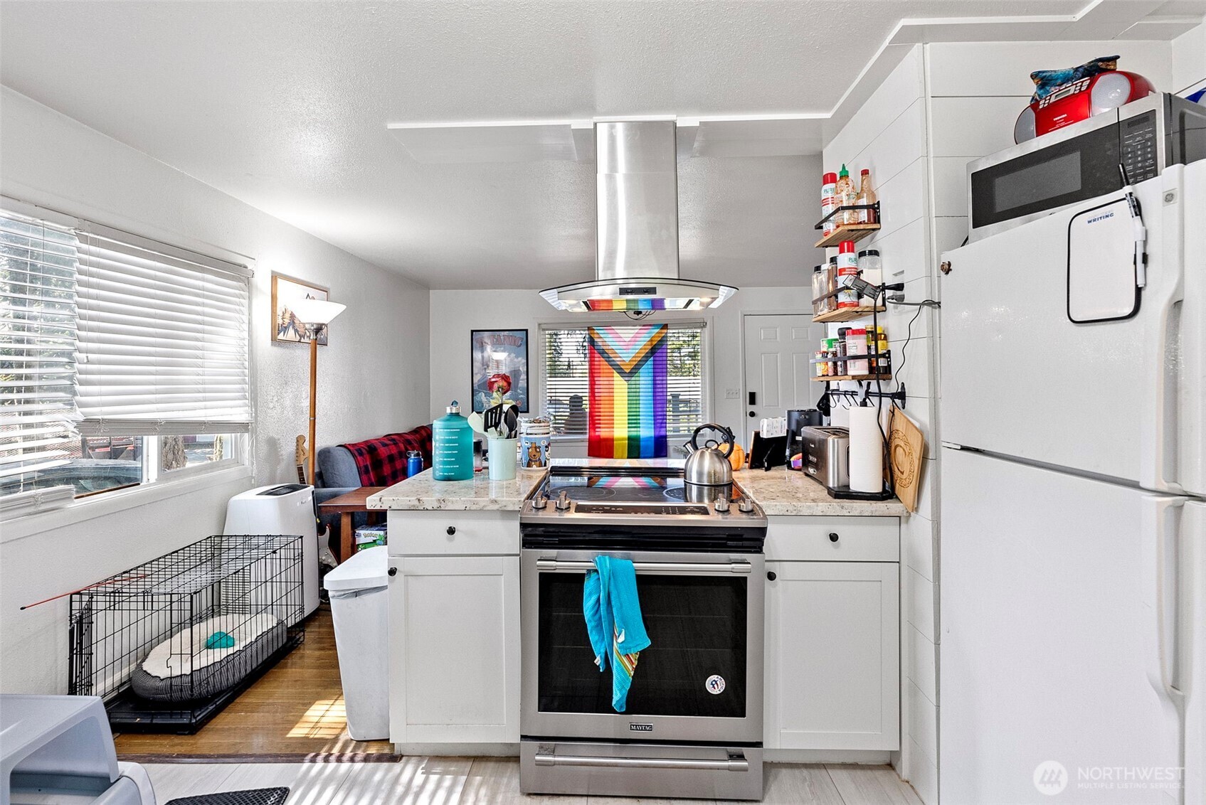 414 Plum Street Bremerton, WA 98310 - Photo 23 of 40 a view of living room with furniture and flat screen tv