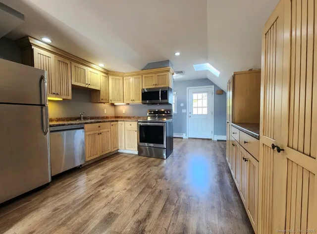 $2,200 | 4994 Madison Avenue, Trumbull, CT 06611