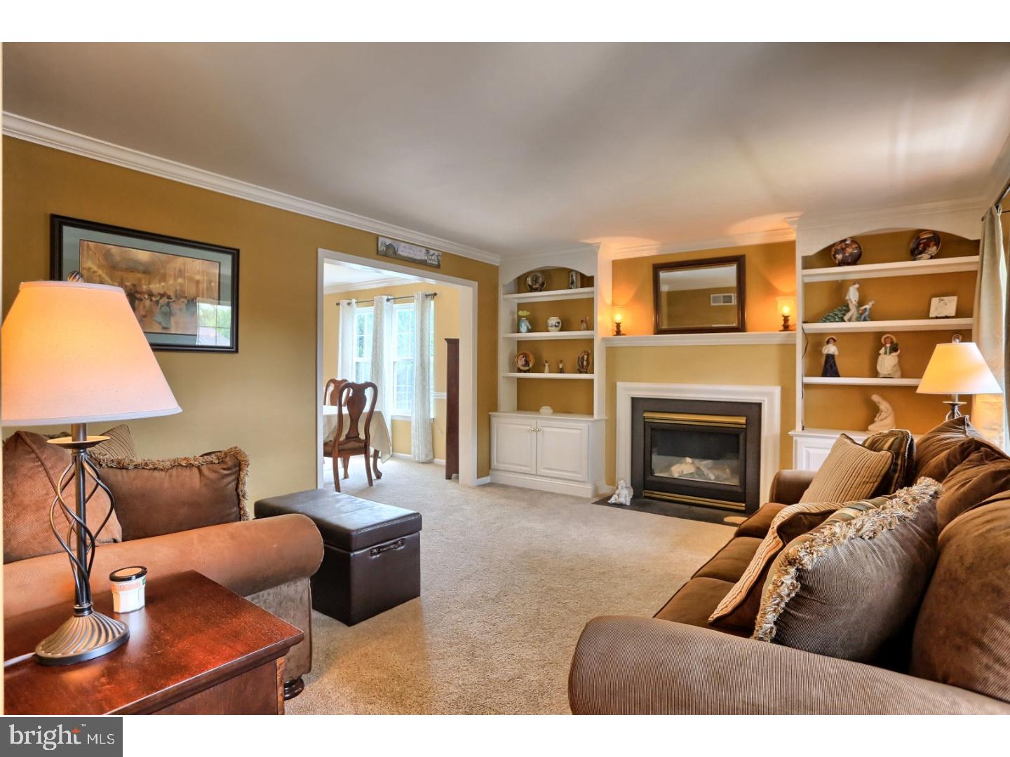 4027 River Road Reading, PA 19605 - Photo 3 of 24 Living Room