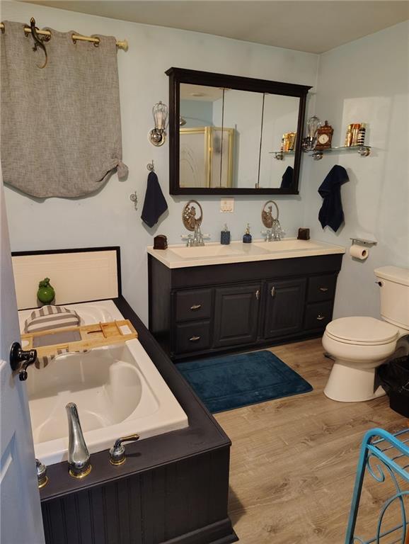 206 8th Avenue Butler, PA 16001 - Photo 11 of 20 a room with table chairs and cabinets