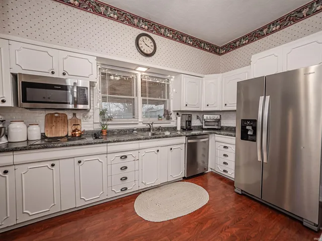 $222,500 | 406 South Main Street, Owensville, IN 47665