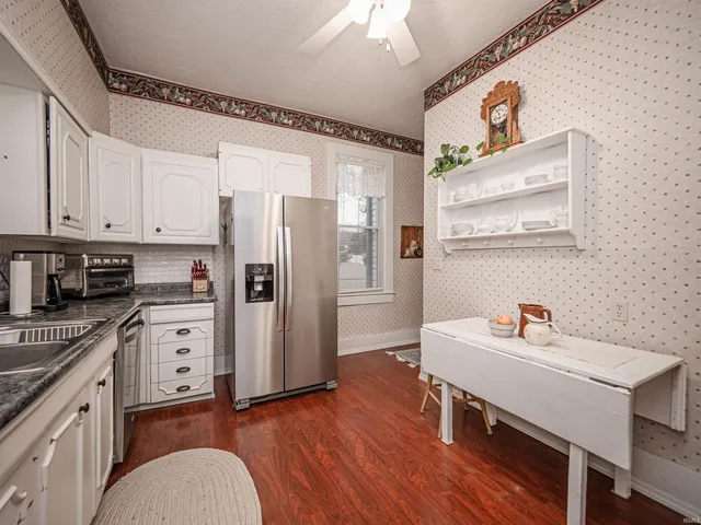 $222,500 | 406 South Main Street, Owensville, IN 47665