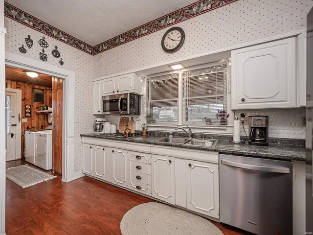 $222,500 | 406 South Main Street, Owensville, IN 47665