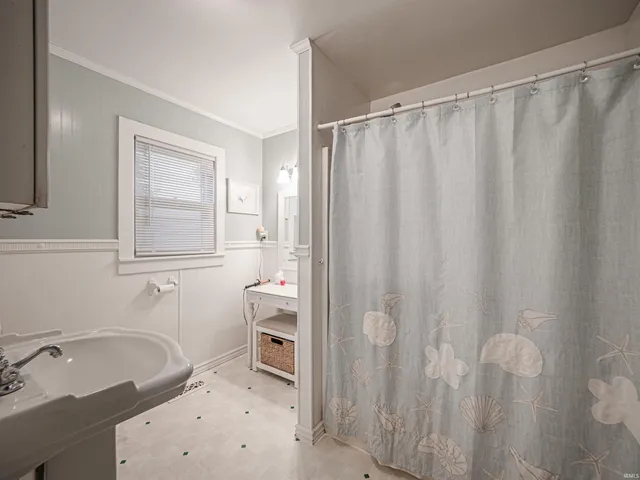 $222,500 | 406 South Main Street, Owensville, IN 47665