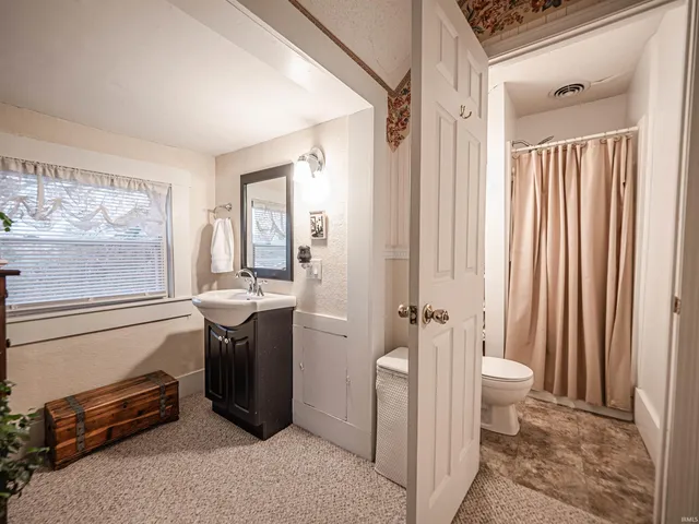 $222,500 | 406 South Main Street, Owensville, IN 47665