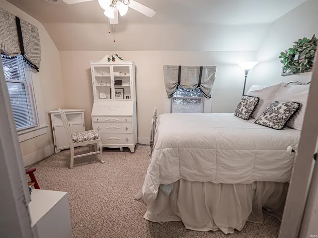 $222,500 | 406 South Main Street, Owensville, IN 47665