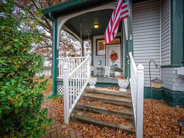 $222,500 | 406 South Main Street, Owensville, IN 47665